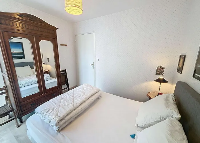 Apartment Avec Balcon, Parking Prive - Fr-1-361-66 Granville